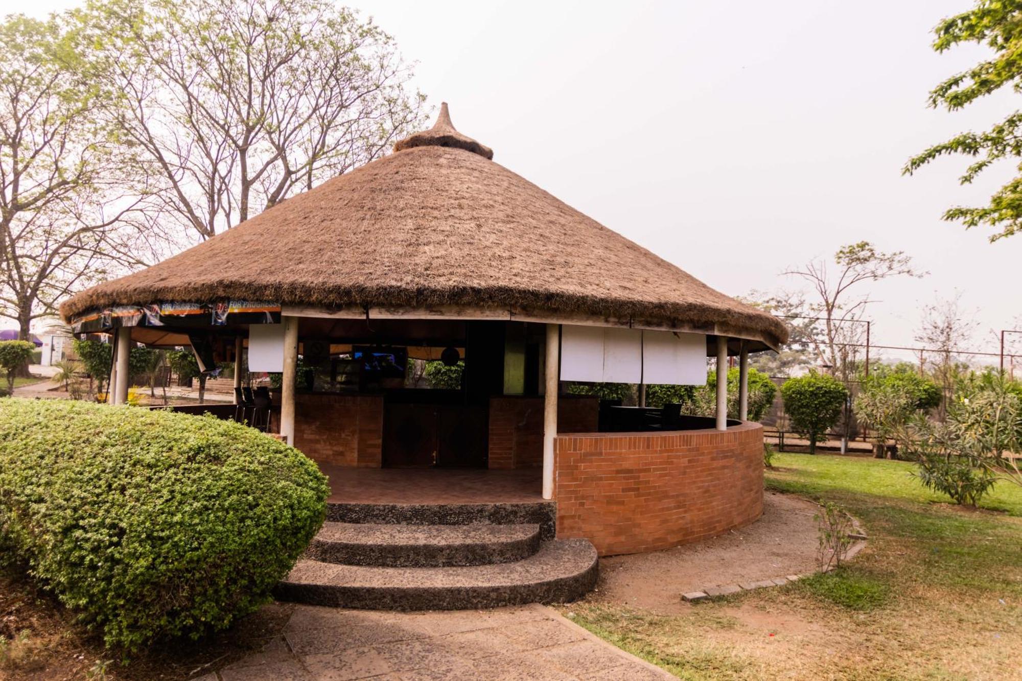Nelson Mandela Gardens Okpanam Exterior foto